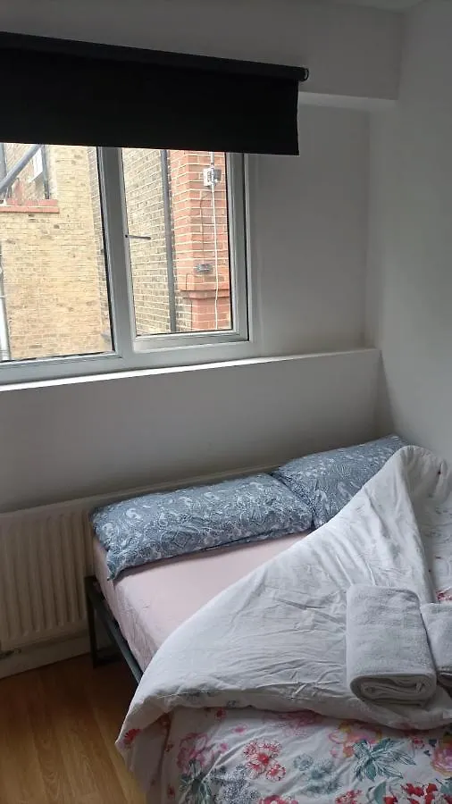 Bright Double Bedroom London 0*,